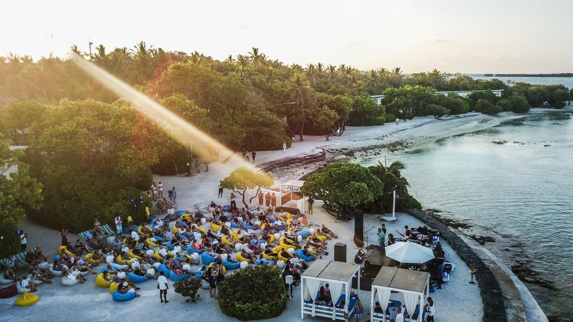 Holiday Inn Resort Kandooma Maldives - Kids Stay & Eat Free And Dive Free For Certified Divers For A Minimum 3 Nights Stay Guraidhoo  Esterno foto